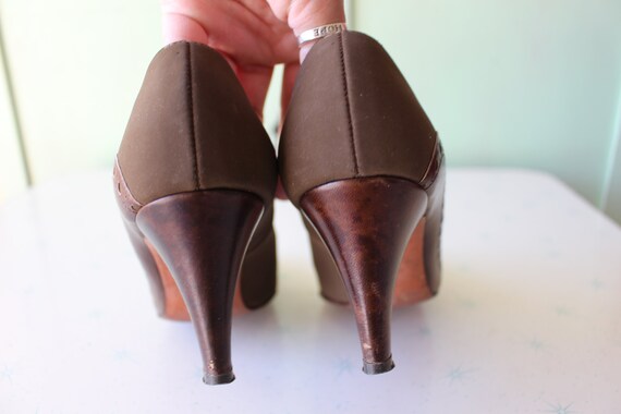 SALE//// 1950s 1960s Fancy Classic Heels....brown… - image 5