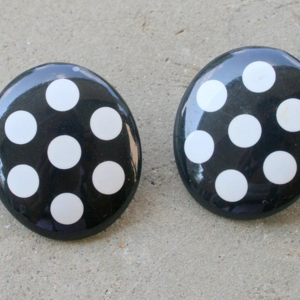 1980s Vintage POLKA DOT Oval Earrings....retro accessories. oval. pierced ears. kitsch. 80s jewelry. costume jewelry. black and white