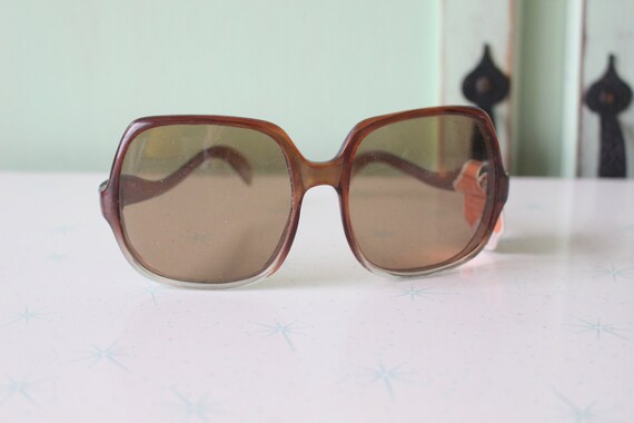 1970s MOD GIRL Sunglasses..twiggy. womens eyewear… - image 1