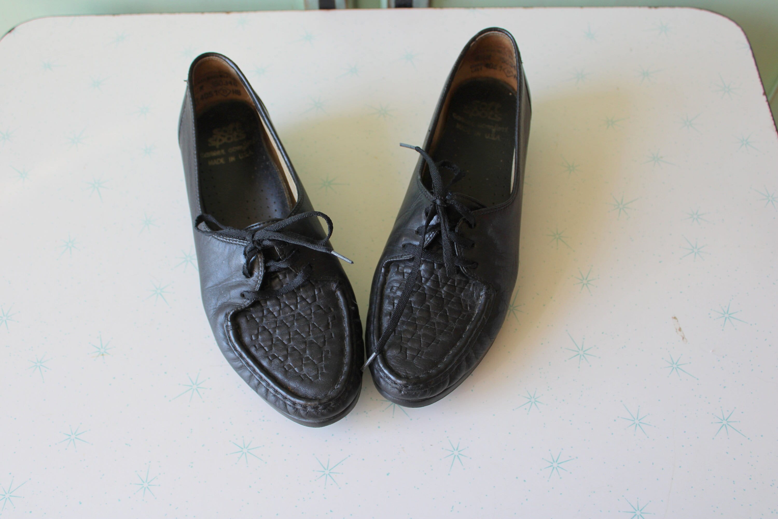 1980s Vintage Black Leather Preppy Loafers.size 6.5