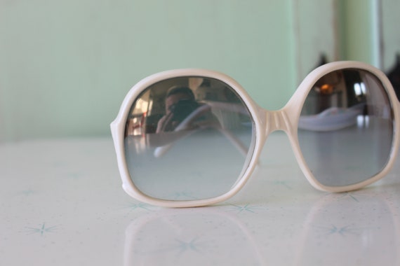 1960s Big Retro Sunglasses..new old stock. classi… - image 5