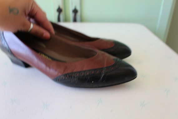 1980s BLACK and BROWN Two Toned Pumps....size 8 w… - image 5