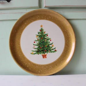 Retro 80s Christmas Plate: Kitsch Holly Wreath Serving Dish