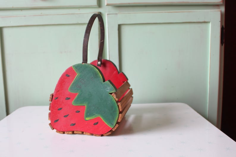 1970s STRAWBERRY Wooden Purse......retro. summer. colorful. kitsch. mod. beach. handbag. 1970s. indie. colorful. fruit patch. strawberry. image 1