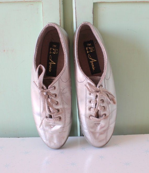 1980s SILVER Oxfords Flats...size 7 womens....lace