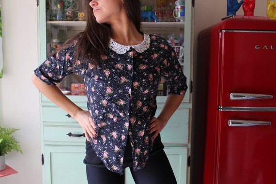 1980s FLORAL Crop Blouse....size small womens....… - image 4
