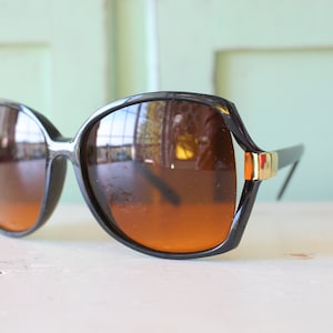 1980s MOD GIRL Sunglasses....oversized. retro. hipster. kitsch. shades. summer. party glasses. disco. twiggy. mod