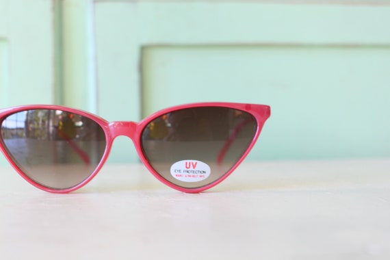 Vintage 1980s MOD GIRL Sunglasses....fancy. big le