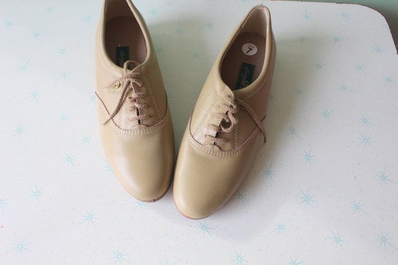 1980s TAN LEATHER Loafers....size 7 womens....indi