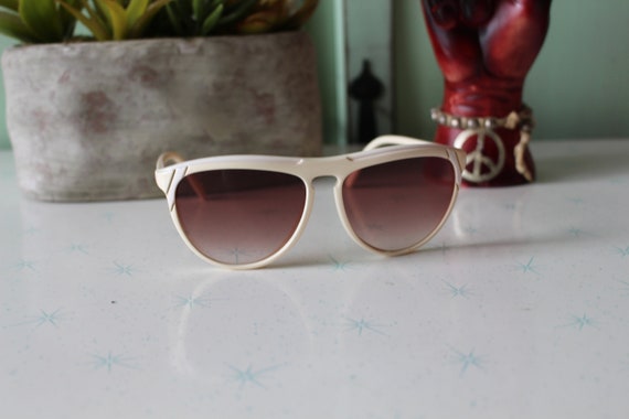 NOS Vintage SUNGLASSES..tan. shades. unisex. eyew… - image 2