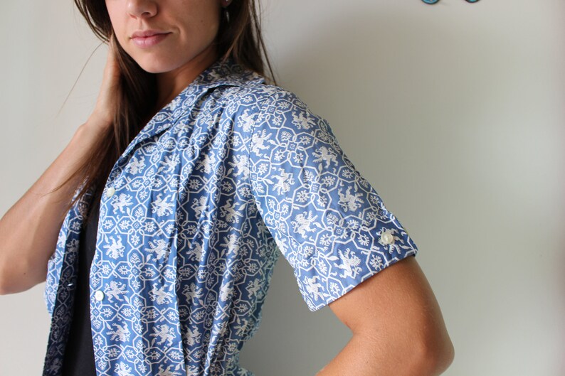 blouse Vintage Button Down Blouse..size small medium womens..crop button down ladies hipster. urban soho vintage blouse mad men mod