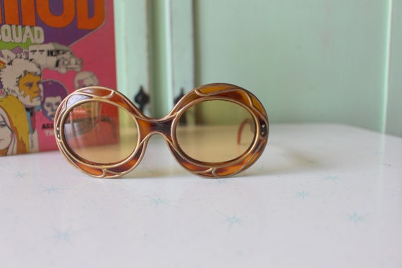1950s 1960s MOD GIRL Sunglasses....groovy. france… - image 4