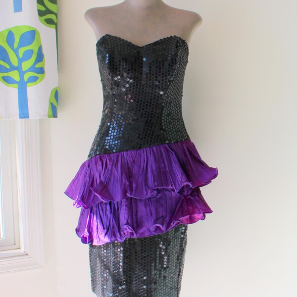 1980s Vintage PROM SEQUINS Fancy Dress...size small to medium....fancy dress. 80s dress. fabulous. dazzle. drop dead gorgeous. purple. black