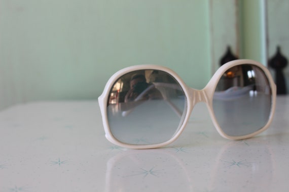 1960s Big Retro Sunglasses..new old stock. classi… - image 6