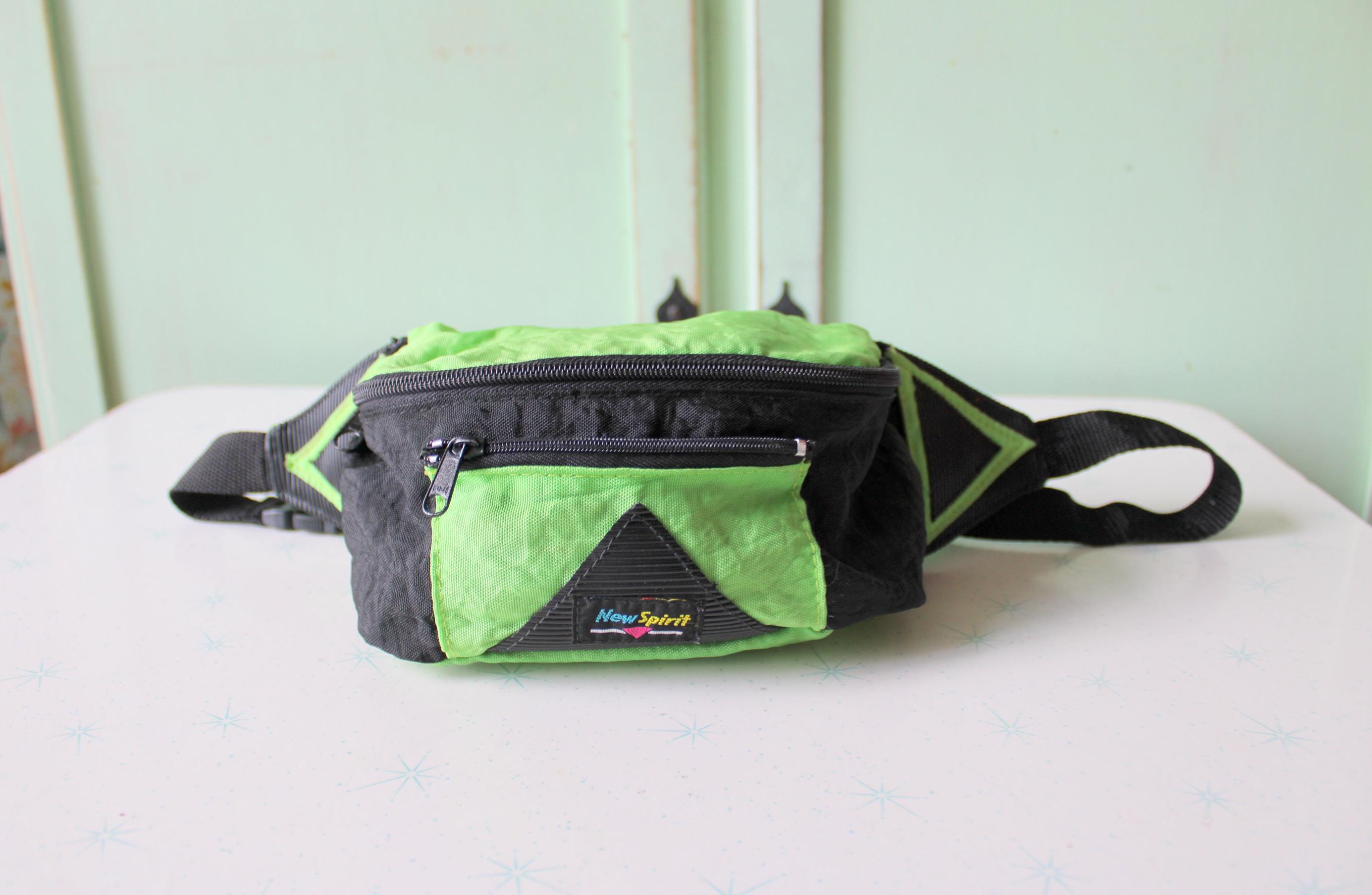 Vintage 1980s Neon Green Fanny Pack......retro accessories. 1980s glam. clutch. bag. mod. unisex. retro. travel. 80s accessories. purse