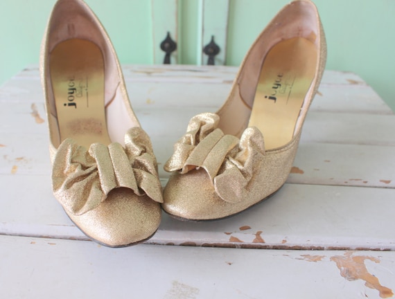 1960s Vintage Golden Heels.. size 6 womens...fancy
