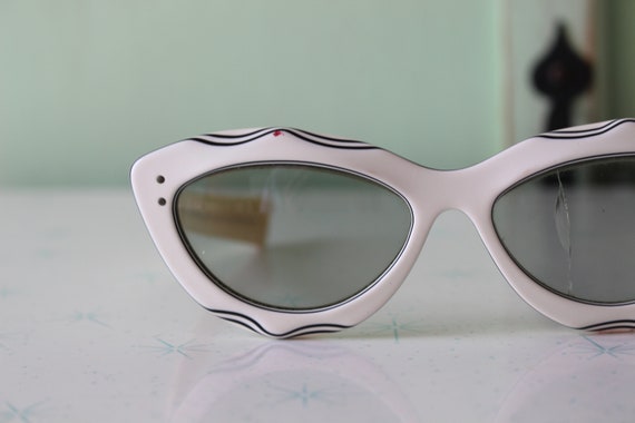 1950s 1960s Vintage CAT EYE Sunglasses..vintage e… - image 8