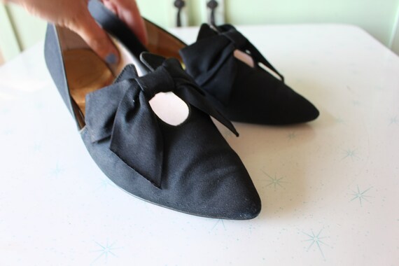 Vintage Black Bow Heels...size 7 womens....satin … - image 5