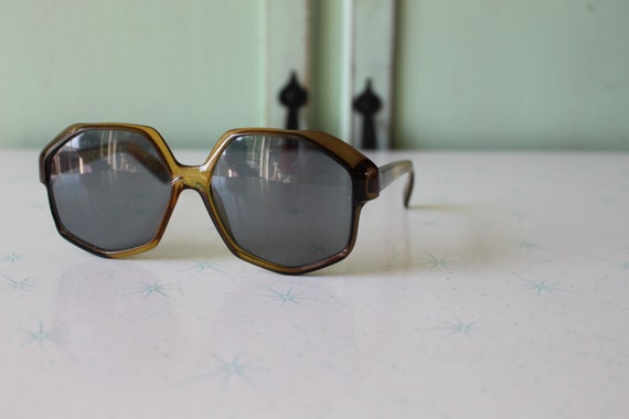 Vintage Green Mod Taiwan ROC 1970s 1980s Sunglass… - image 3