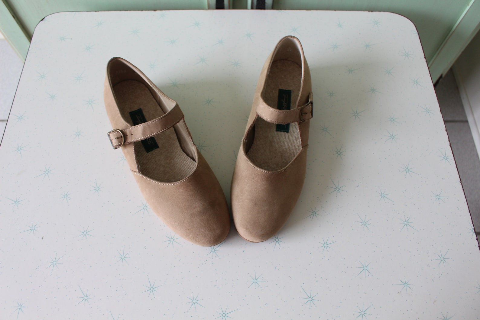 vintage tan suede flats...size 7 womens...flats. urban. hippie. boho. 1980s flats. retro. indie. aztec. ballet flats. strappy. n vintage tan suede flats...size 7 womens...flats. urban. hippie. boho. 1980s flats. retro. indie. aztec. ballet flats. strappy. n