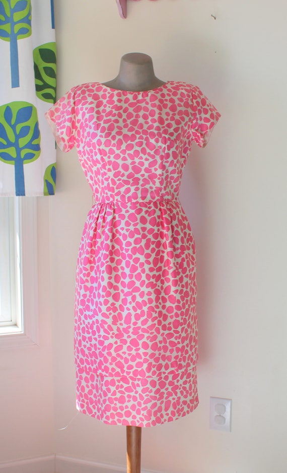 1960s PINK DOTS Dress....size medium to large wome