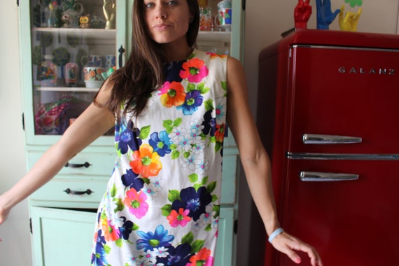 Vintage MOD FLOWER Colorful Green Dress...small m… - image 3