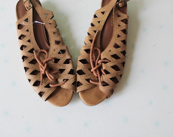 Vintage 80s Woven Gladiator Sandals - Size 7 Womens Loafers