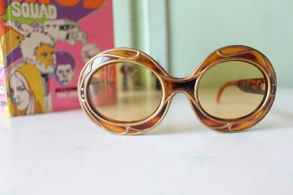 1950s 1960s MOD GIRL Sunglasses....groovy. france… - image 1