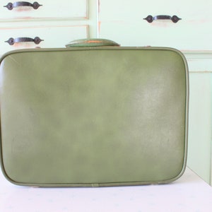 Vintage 1970s TRAVEL Case Luggage..retro. vintage luggage. costume. suitcase. 1970s. mod. twiggy. groovy. fashion. hipster. green. unisex.