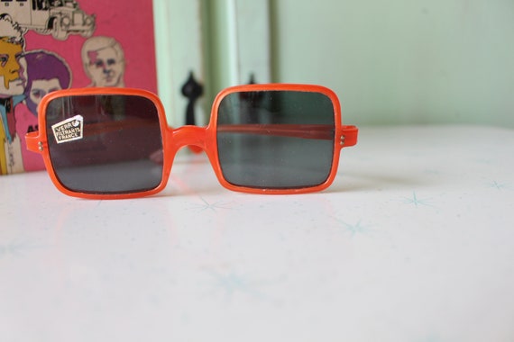 1970s TWIGGY MOD Orange Sunglasses..... rare. twi… - image 4