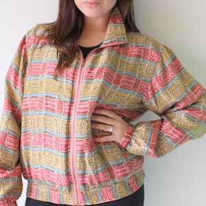 1980er Jahre Vintage Nylon-Jacke: Bunte Retro-Windjacke