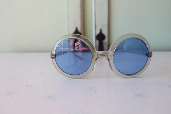 Vintage MOD DISCO Sunglasses...fun. oversized. cl… - image 3
