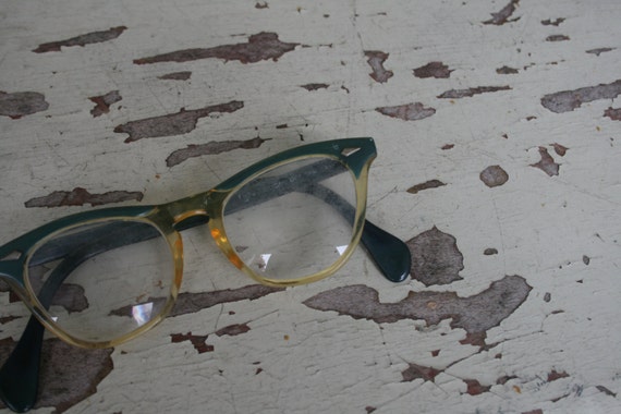 SALE//// 1950s 1960s Vintage CAT EYE Glasses....v… - image 2