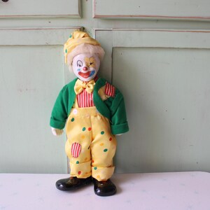 1970s Retro Clown Figurine: Vintage Ceramic Doll, Circus Decor (8x14)