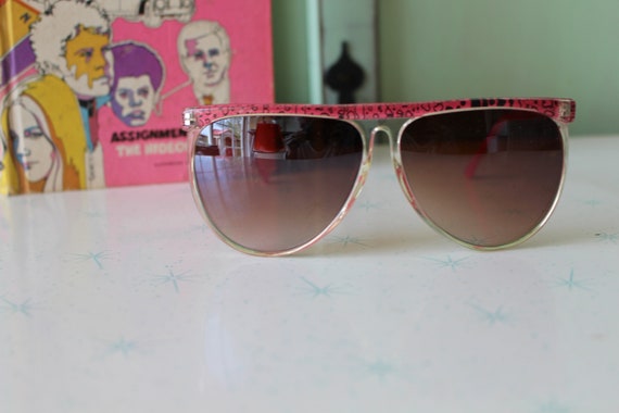 Vintage 1980s MOD GIRL Sunglasses....fancy. big l… - image 3