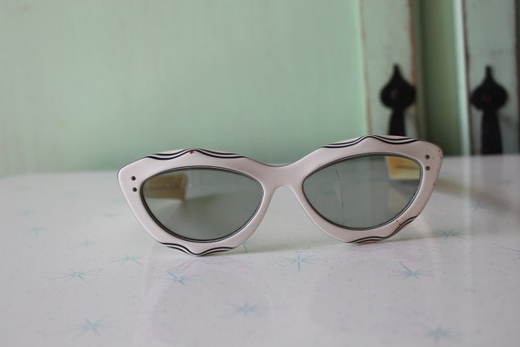 1950s 1960s Vintage CAT EYE Sunglasses..vintage e… - image 2