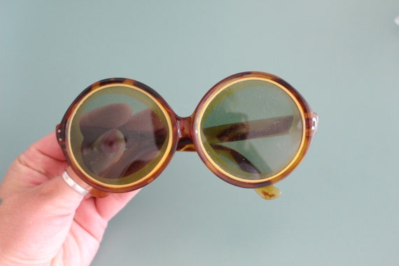 1960s Round Chic SUNGLASSES....mod. 1970s. oversi… - image 4