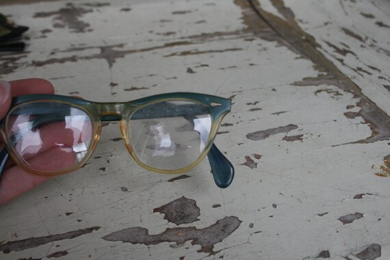 SALE//// 1950s 1960s Vintage CAT EYE Glasses....v… - image 3