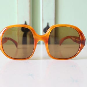 Vintage 1960s Groovy Sunglasses: Retro Unisex Eyewear