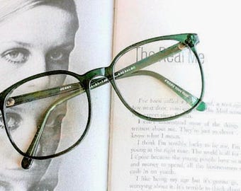 Vintage Emerald Green Glasses: Oversized Mod Style