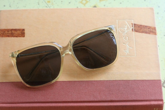 SALE///1970s TWIGGY MOD Sunglasses..geometric. ro… - image 2