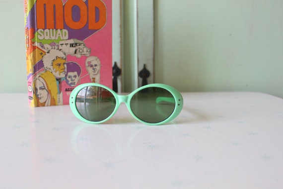 1970s TWIGGY MOD Sunglasses....rare. twiggy. wome… - image 1