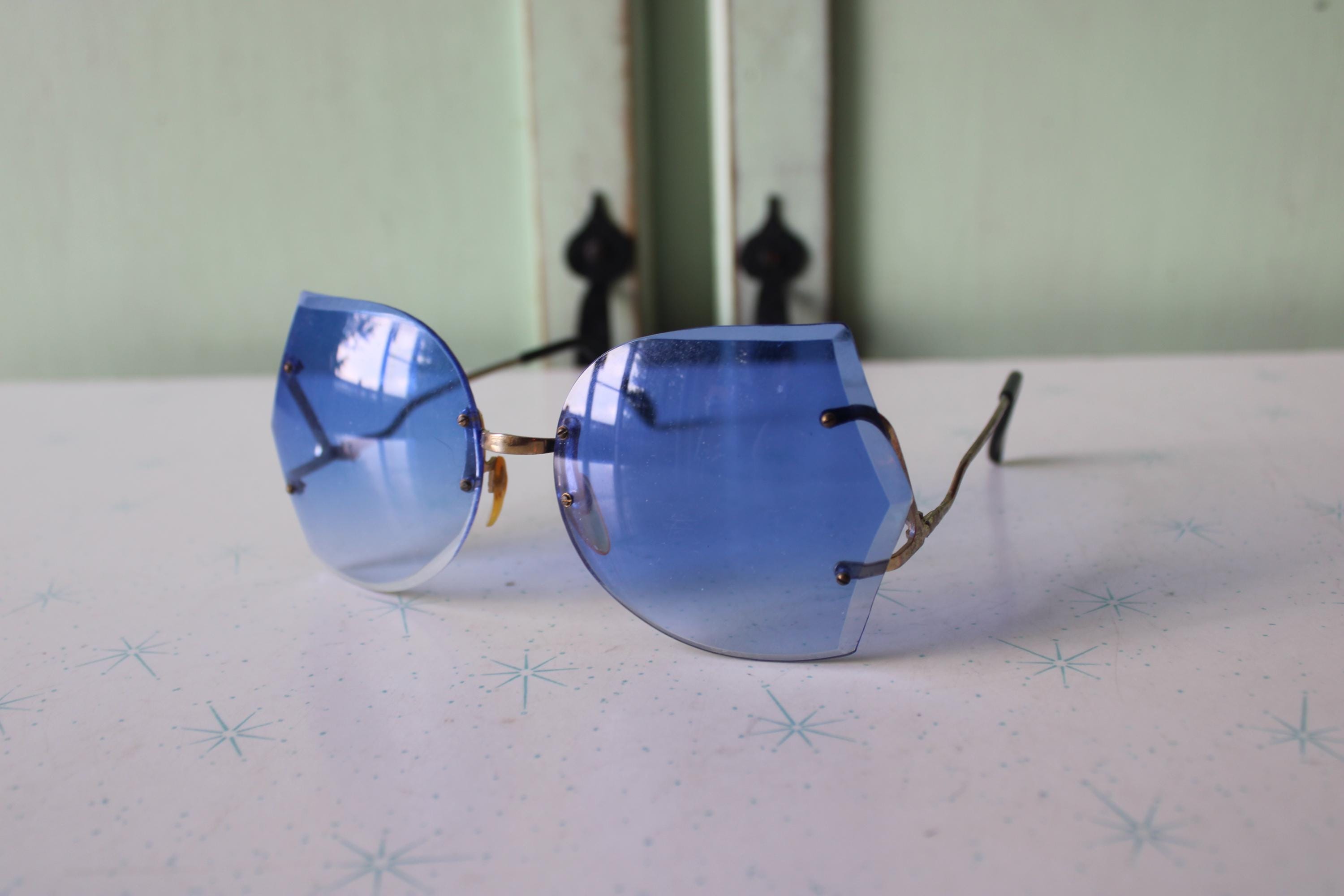 Vintage 60s Mod Oversized Geometric Hexagonal Tortoiseshell Blue Lens Sunglasses 60s Vintage Oversized Bug Eye Hexagon Sunglasses  main image 4