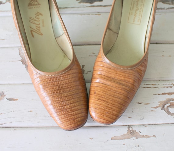 Tan top pumps ladies