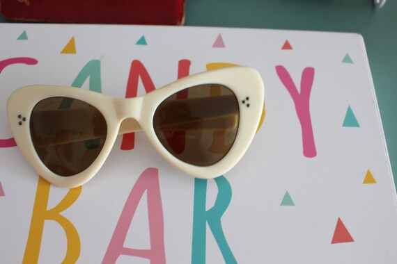 Vintage Cream Cat Eye Sunglasses, France, 1950s-6… - image 3