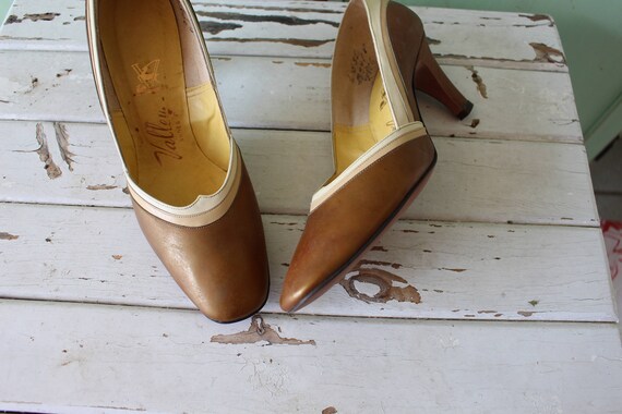 1960s VINTAGE WEDDING Heels With BOX...size 6 wom… - image 2