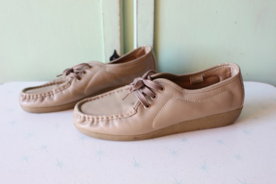 Vintage BOHO LEDER Tan Beige oma loafers. maat 9 dames. schoenen. flats. hippie. sandalen. cobbie knuffelaars. retro. boho. kostuum. Etsy Nederland