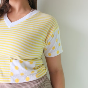 Top cropped AMARELO dos anos 80...tamanho feminino pequeno...top. Roupas dos anos 70. verão. colorida. moderno. fantasia. hippie. boho. listrado.