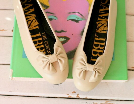 Vintage CREAM BALLERINA Flats....size 7 womens....
