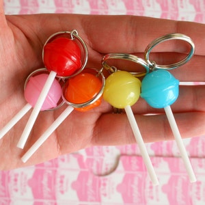Der LOLLIPOP Schlüsselanhänger.. retro. Charms Perlen. Schmuck. kitschig. großen Anhänger. Spass. Nachtisch. Sommer. handgefertigt. niedlich